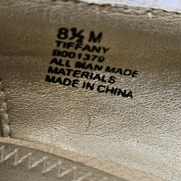 Bongo Tiffany Beige Patent Leather 4" Heels Pumps Shoes Peep Toe - Picture 8 of 8